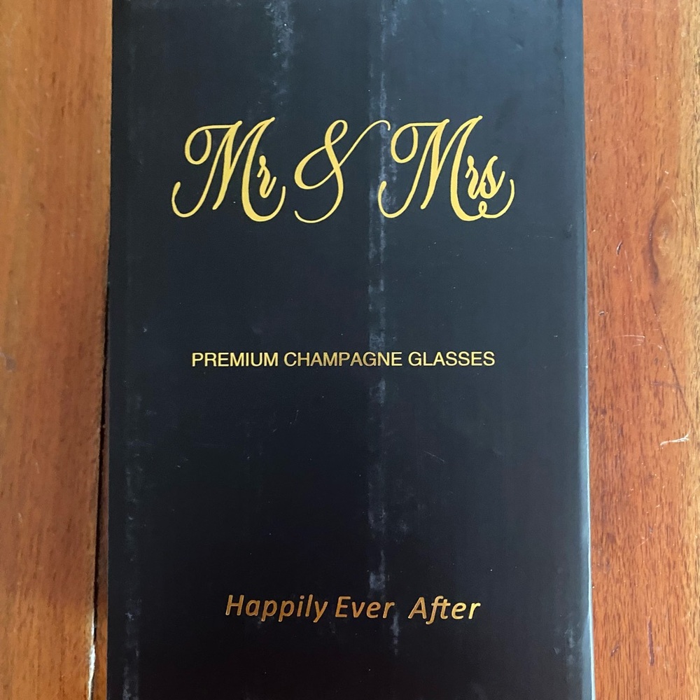 Mr & Mrs Premium Champagne Glasses Bride Groom‎